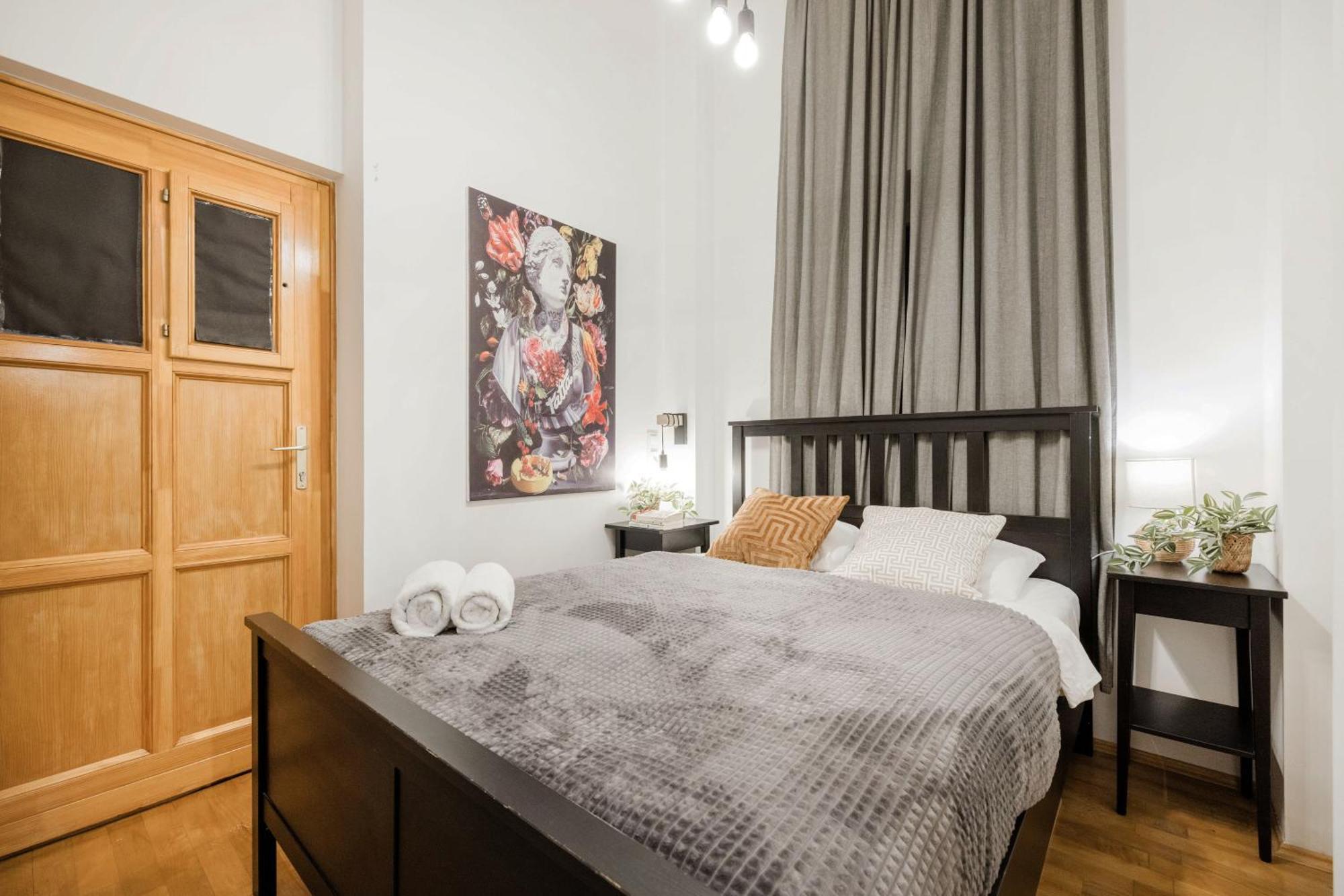 Wellness Wonderland: Garden, Sauna, Jacuzzi In Cbd Budapest Luaran gambar