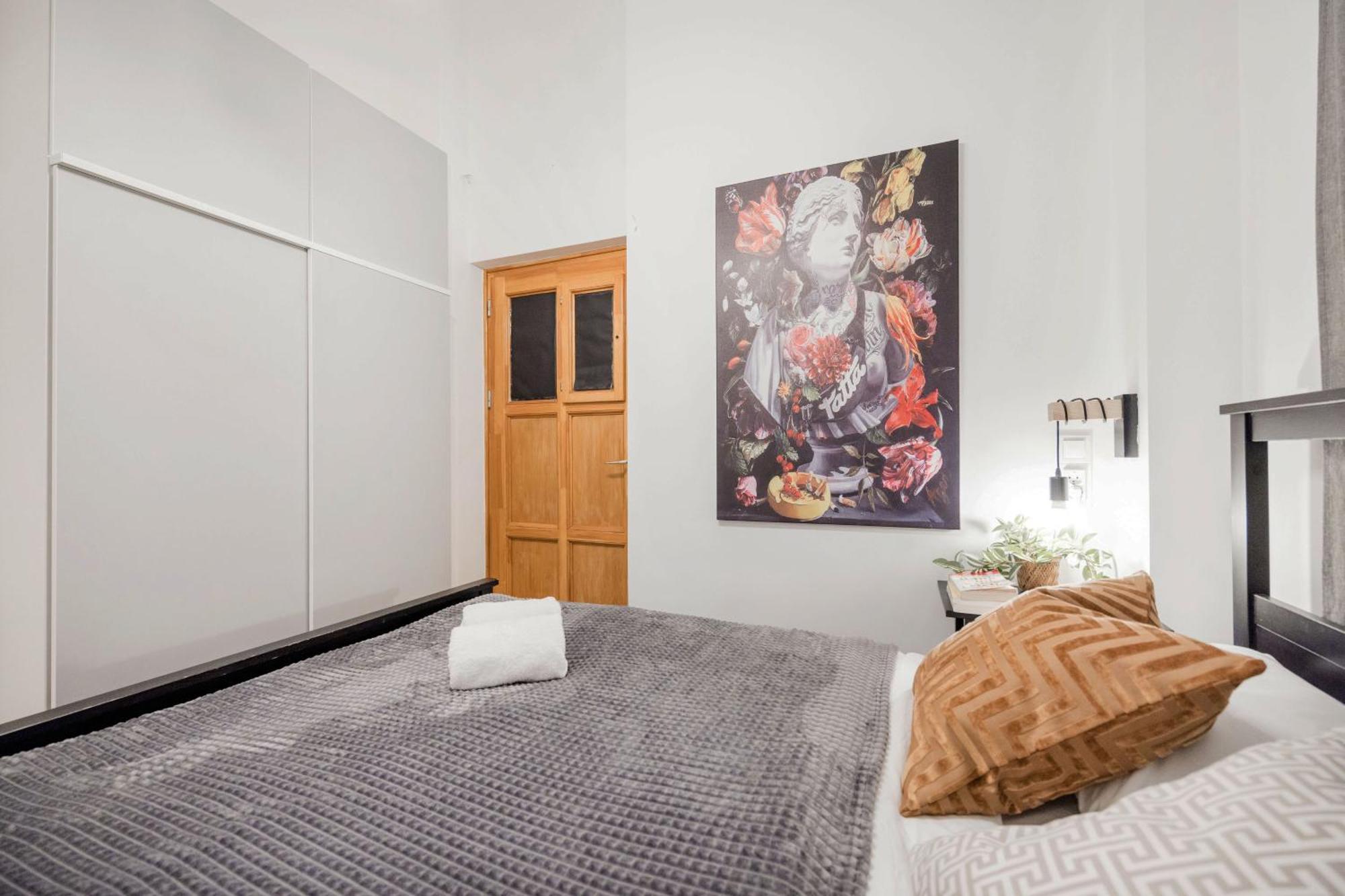 Wellness Wonderland: Garden, Sauna, Jacuzzi In Cbd Budapest Luaran gambar