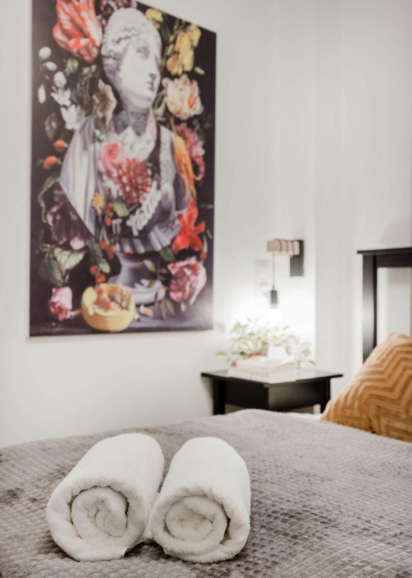 Wellness Wonderland: Garden, Sauna, Jacuzzi In Cbd Budapest Luaran gambar