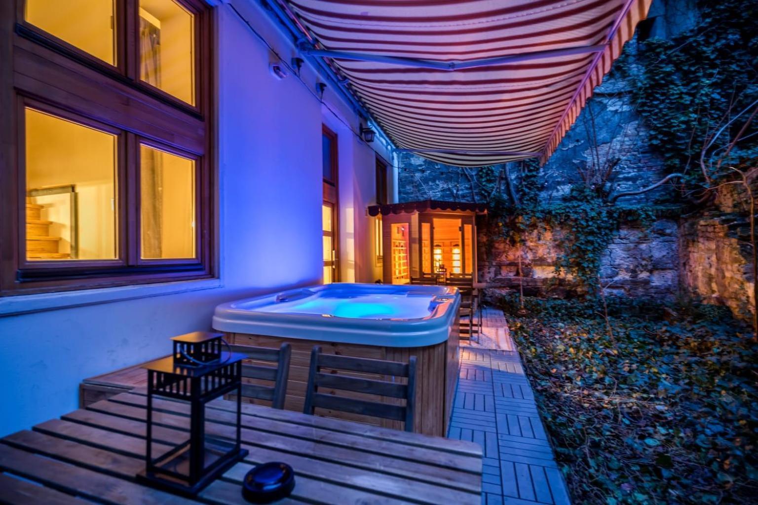 Wellness Wonderland: Garden, Sauna, Jacuzzi In Cbd Budapest Luaran gambar