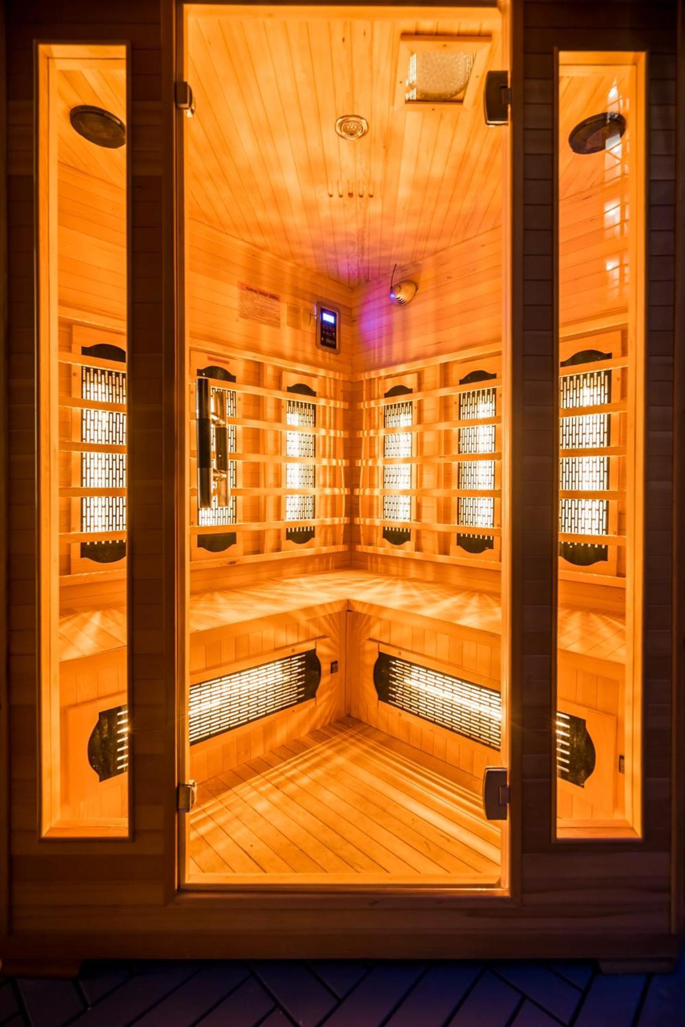 Wellness Wonderland: Garden, Sauna, Jacuzzi In Cbd Budapest Luaran gambar
